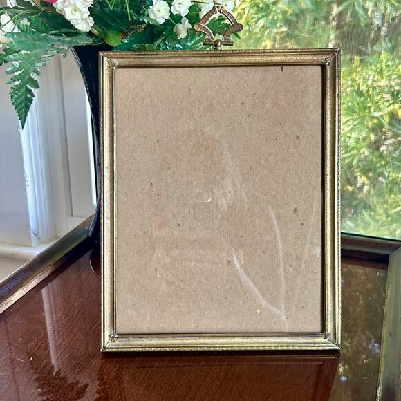 Vintage Brass-Tone 8x10 Picture Frame with Ornate Top Detail - Picture 8 of 15